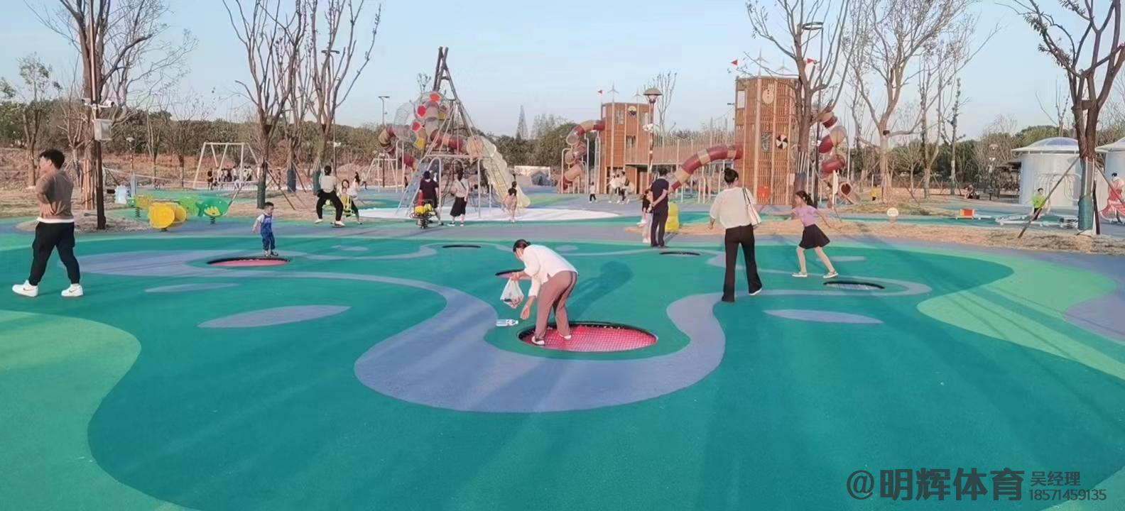 索县公园跑道是用什么材料做成的